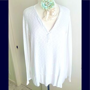 LEFT OF CENTER V-Neck Tunic Lg